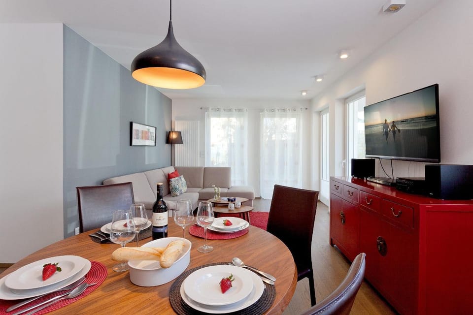 Living room, Dining area