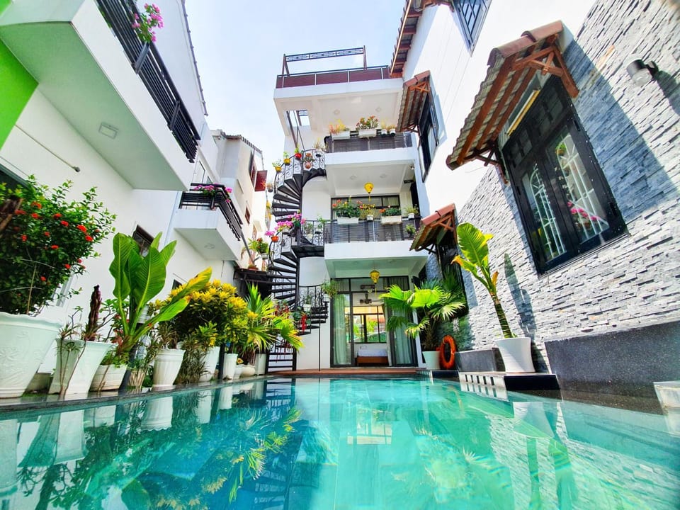 Swimming pool