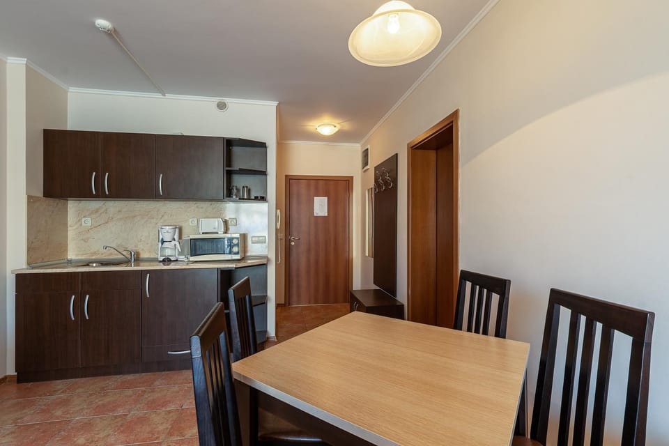 Kitchen or kitchenette, Dining area, toaster