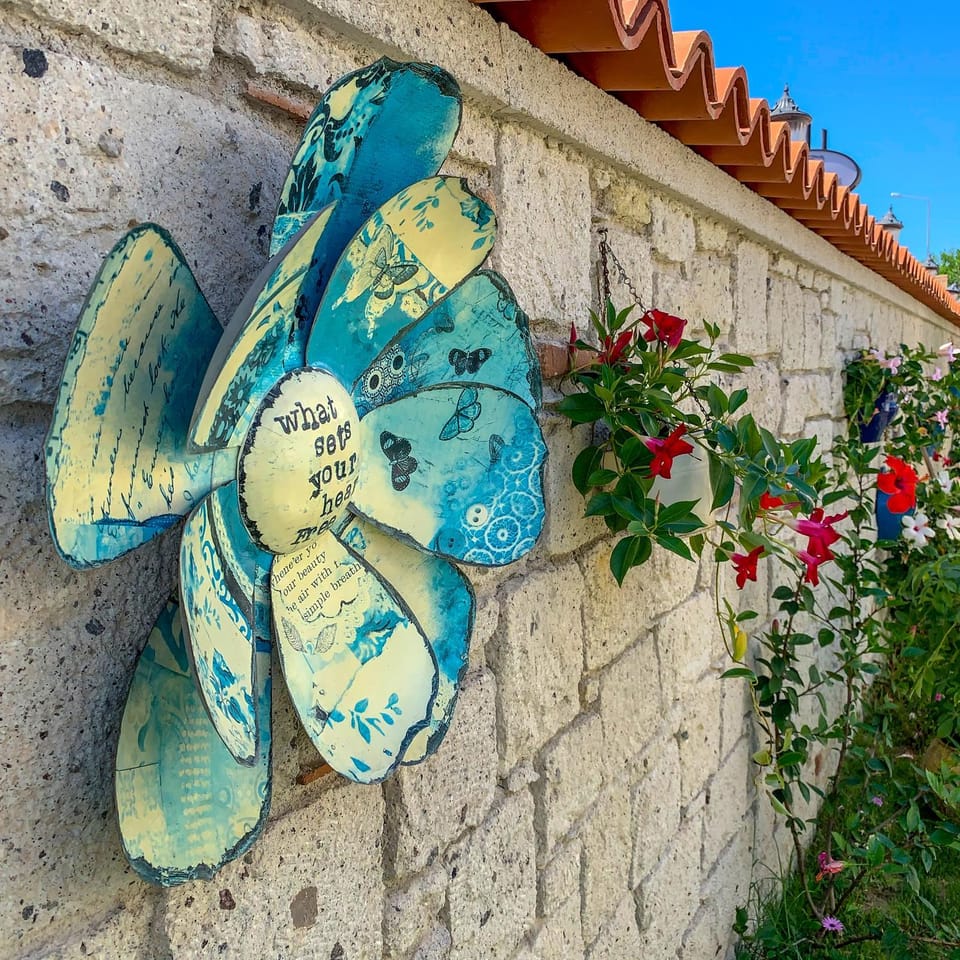 Day, Decorative detail