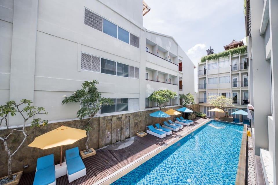 Pool view, Swimming pool, sunbed