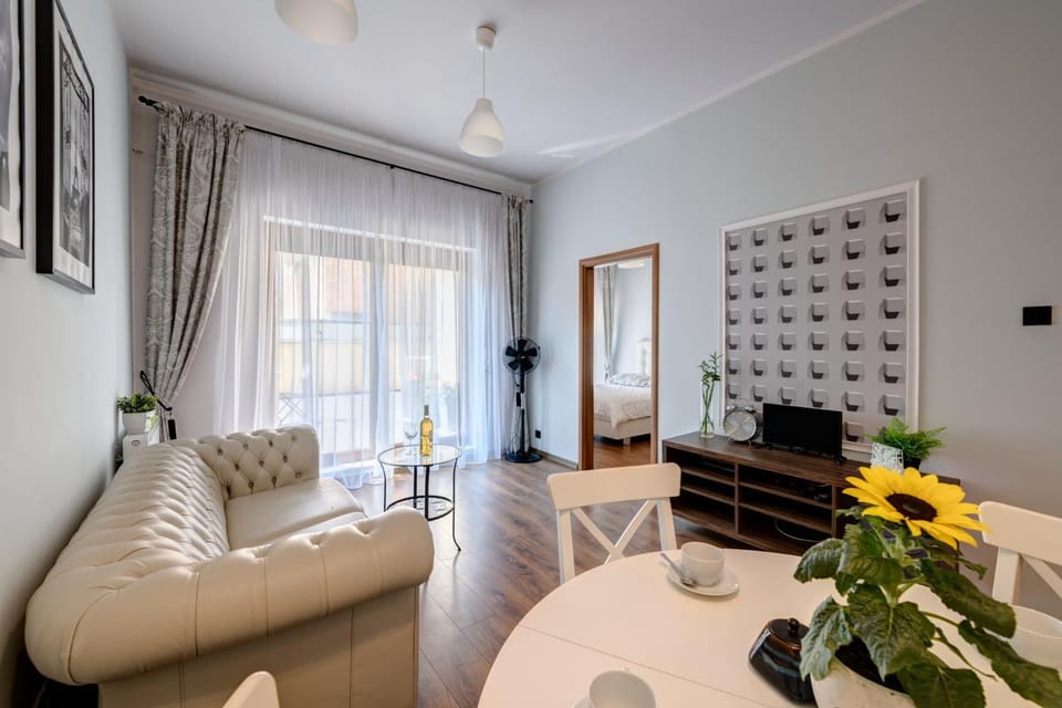 People, Living room, Seating area, Dining area, Family