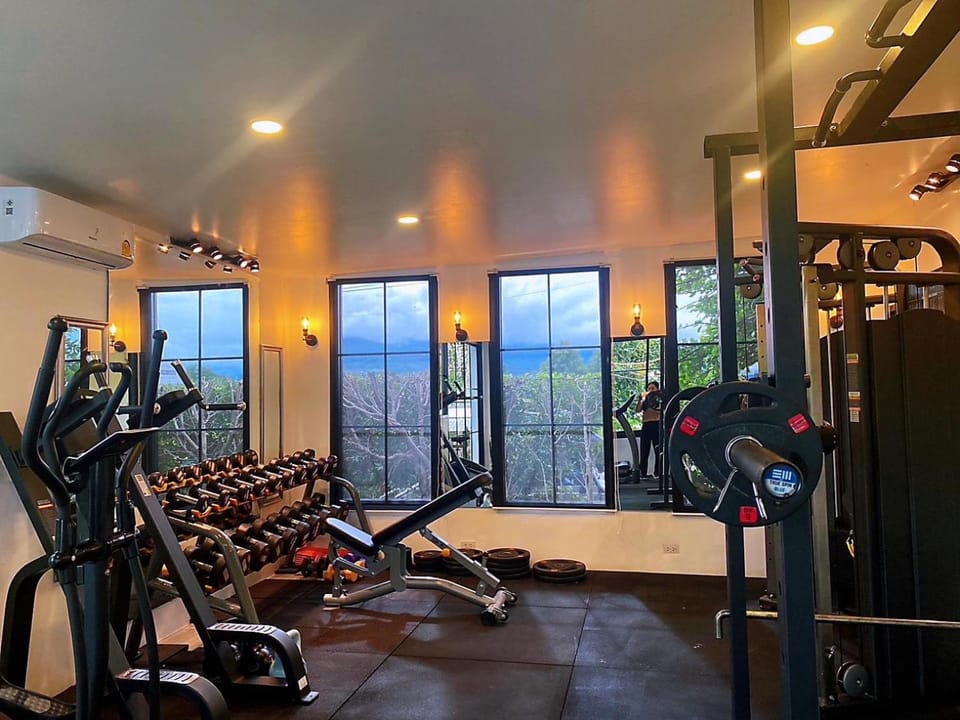 Restaurant/places to eat, Fitness centre/facilities