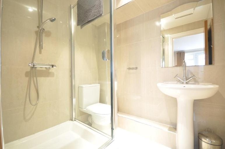 Letting Serviced Apartments - Chorleywood Village Apartment in England