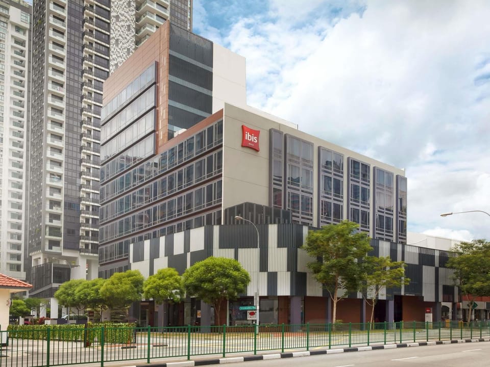 Property building, Facade/entrance, Day