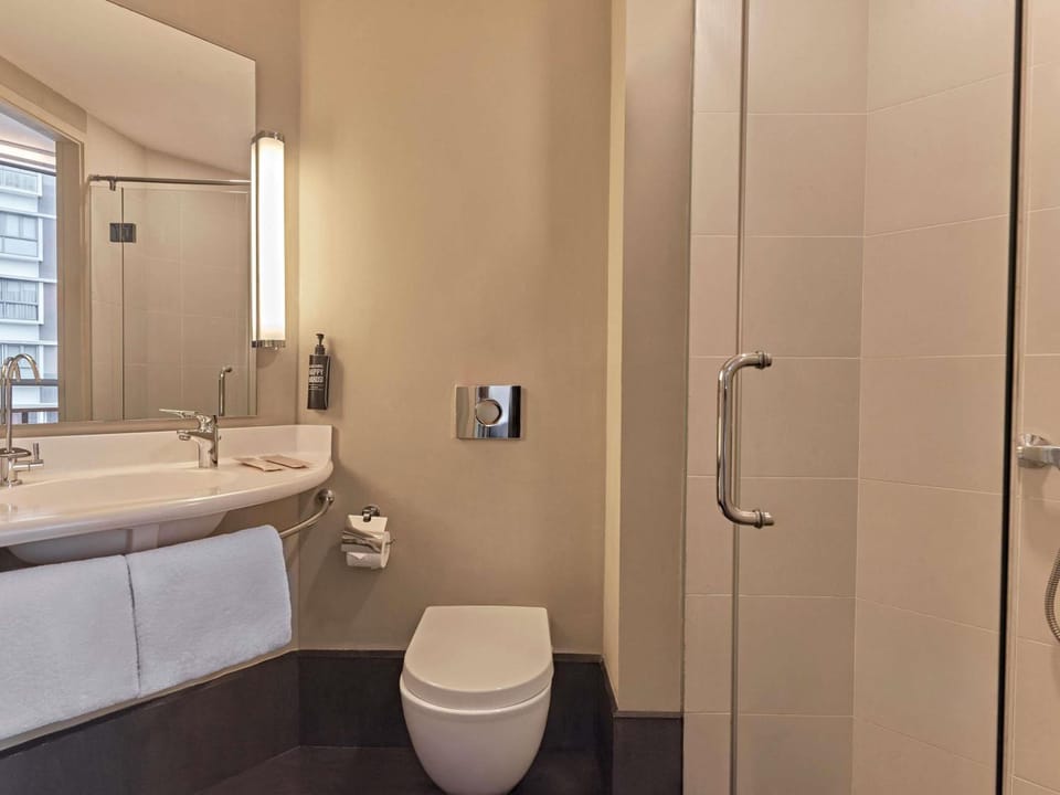 Shower, Toilet, Bathroom, towels