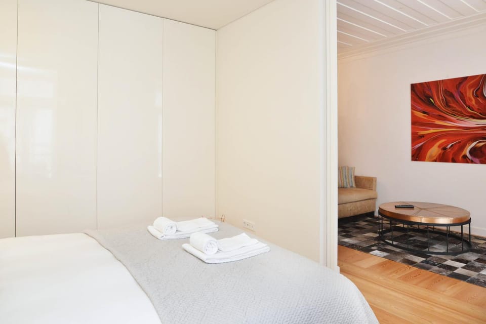 Bed, TV and multimedia, Living room, Photo of the whole room, Bedroom, towels