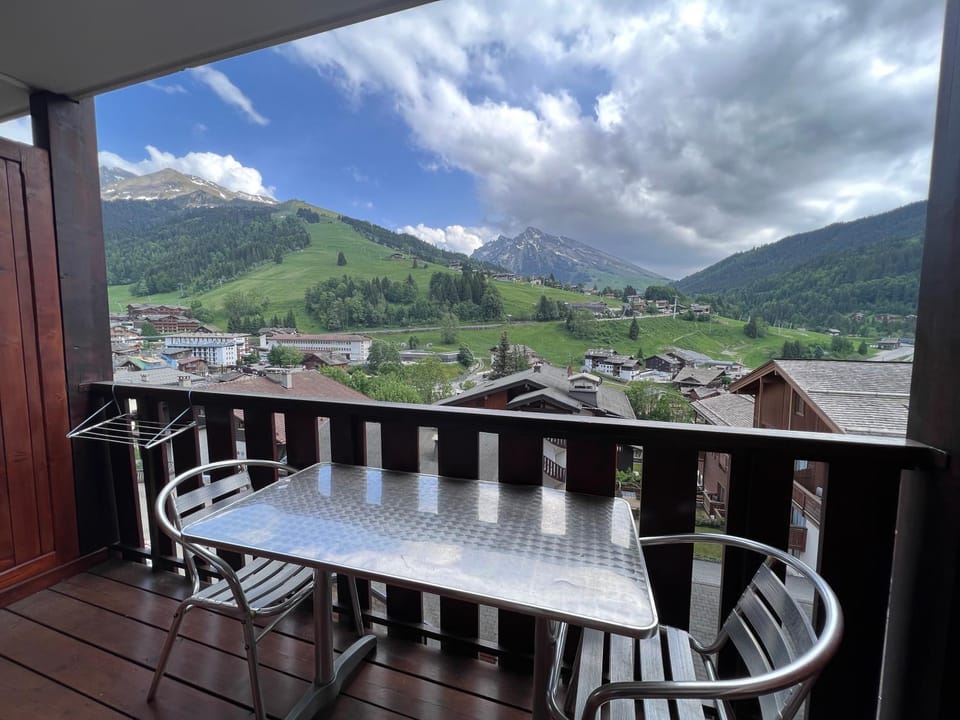Day, Natural landscape, View (from property/room), Balcony/Terrace, Dining area, Mountain view