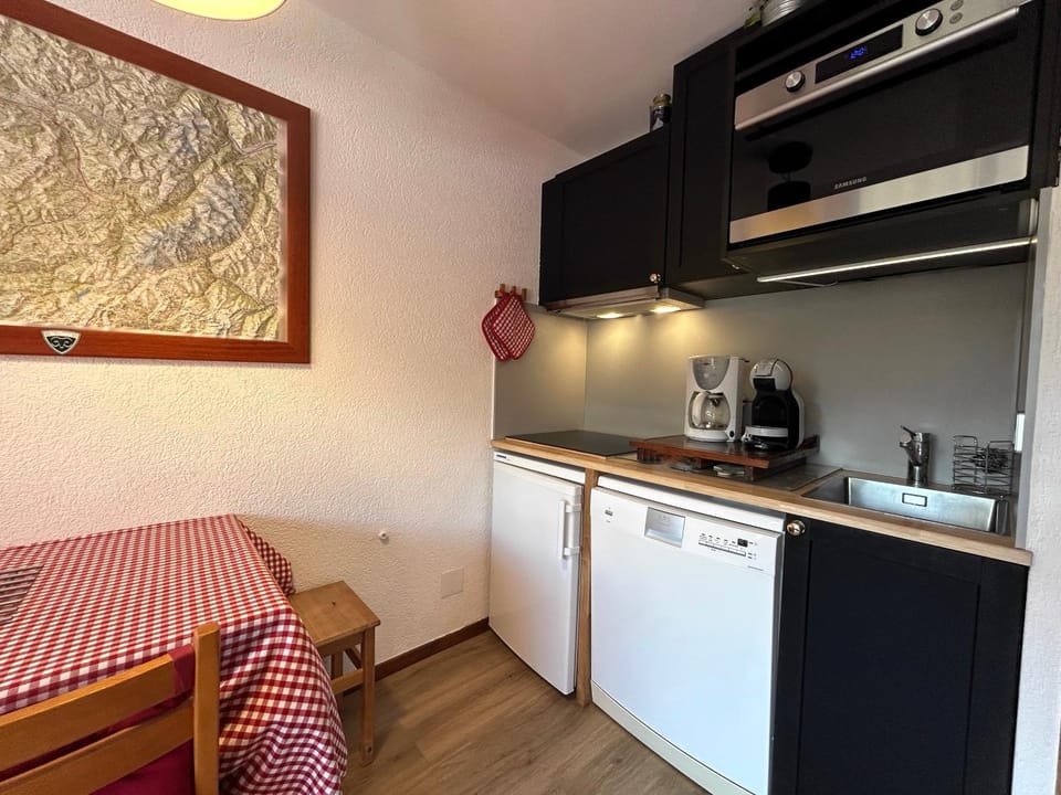 Kitchen or kitchenette, oven, pet friendly, stove, toaster