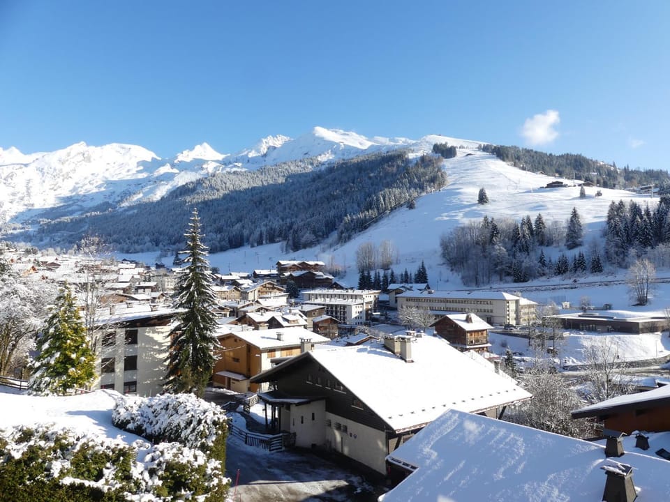 Nearby landmark, Day, Natural landscape, Winter, Mountain view