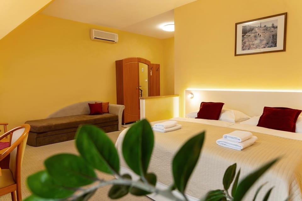 Bed, Bedroom, air conditioner