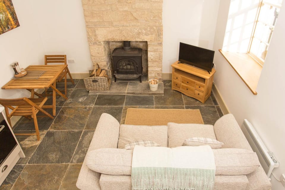 Kitchen or kitchenette, Seating area, Dining area