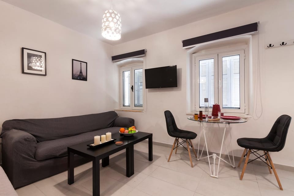 TV and multimedia, Living room, Dining area