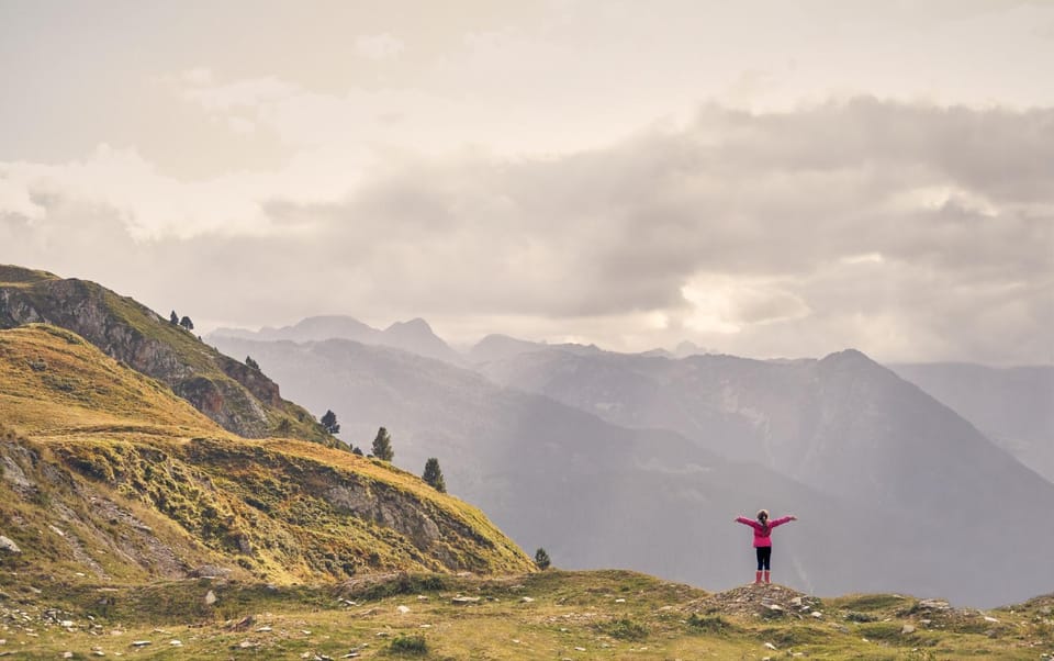 Spring, Off site, Day, Natural landscape, Summer, Hiking, Autumn, Mountain view, young children, older children, Family