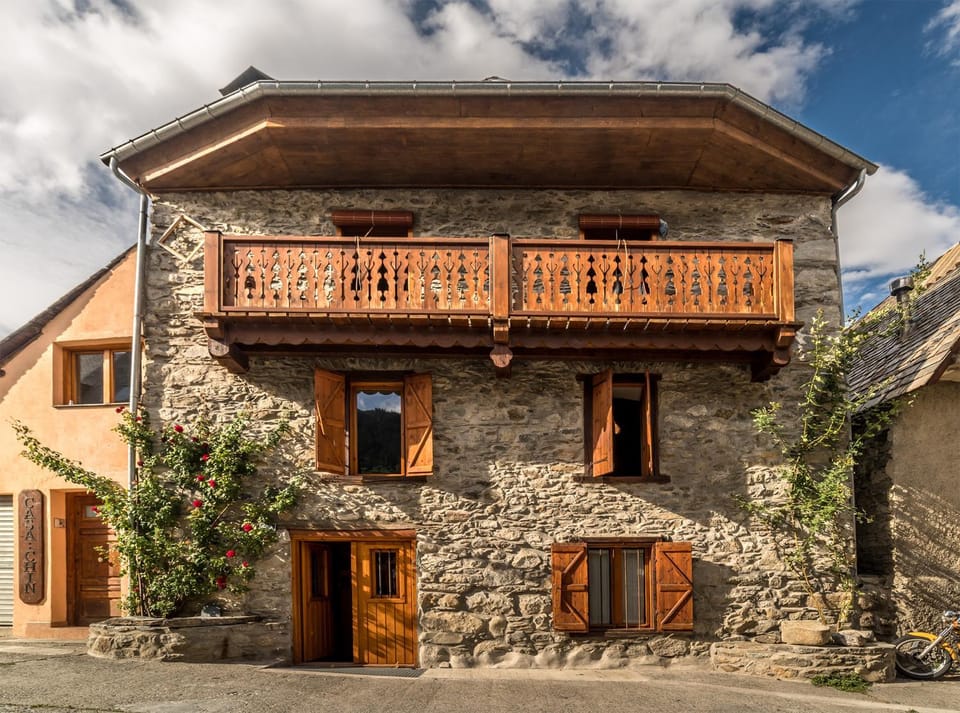 Property building, Facade/entrance, Off site, Day, Summer, Other