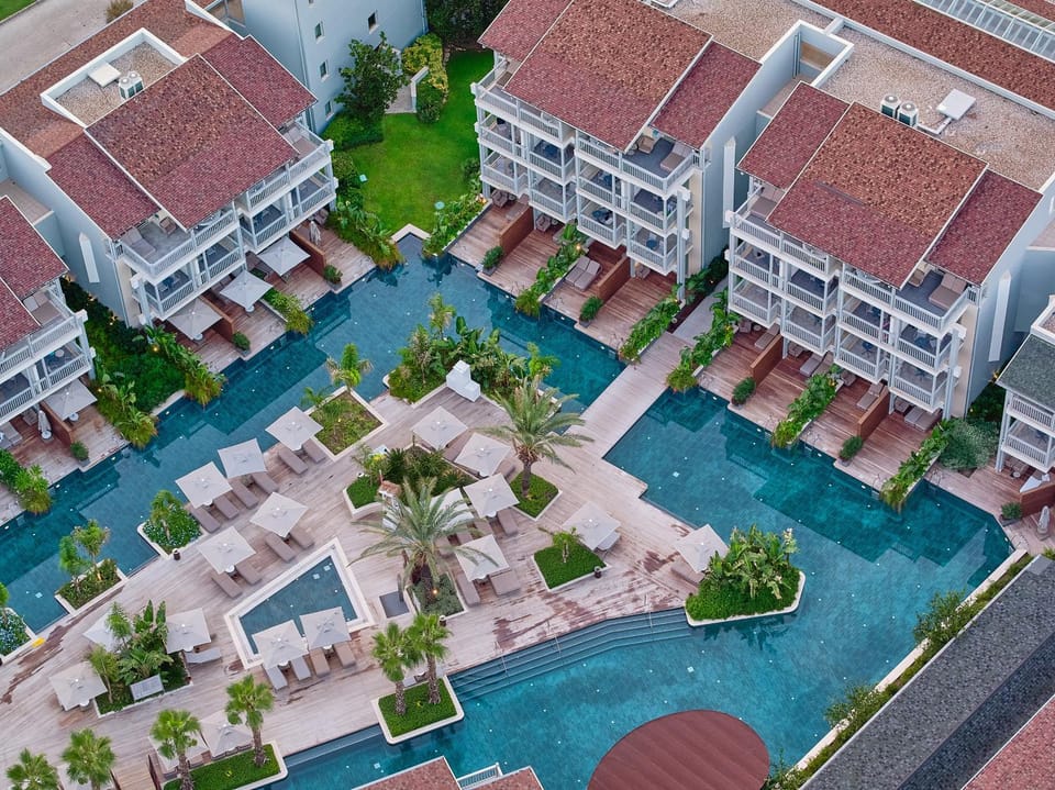 Property building, Bird's eye view, Pool view, Swimming pool