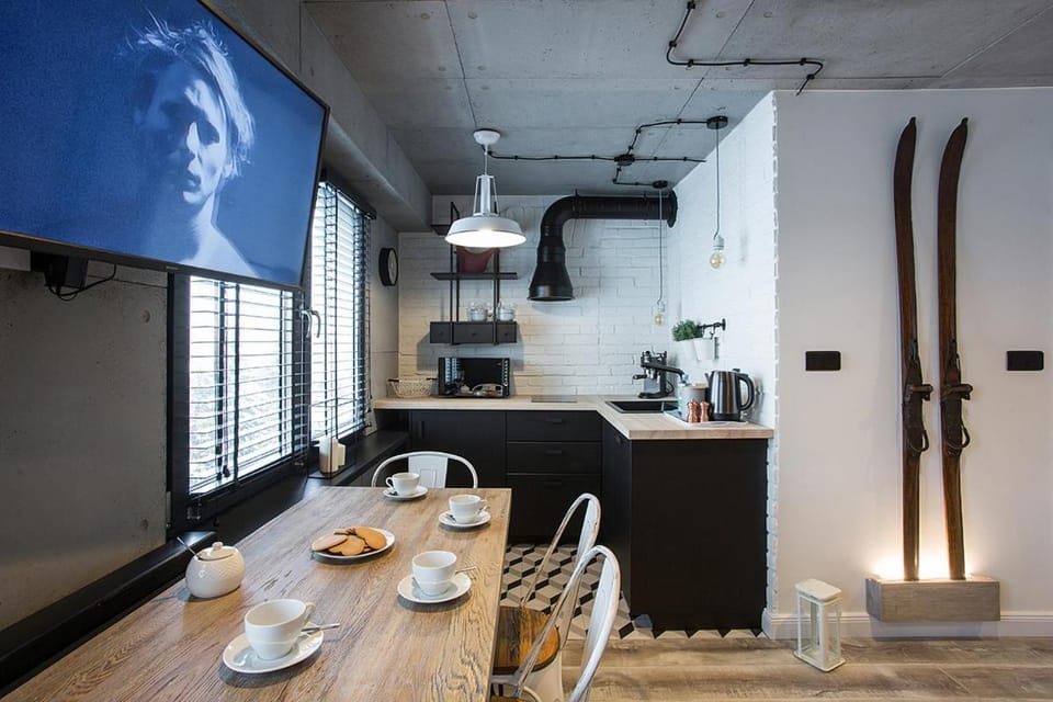 Kitchen or kitchenette, Dining area, Food