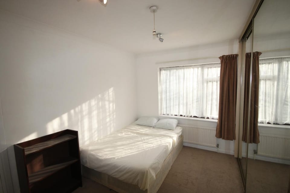 Hill Crescent Bed and Breakfast in Harrow