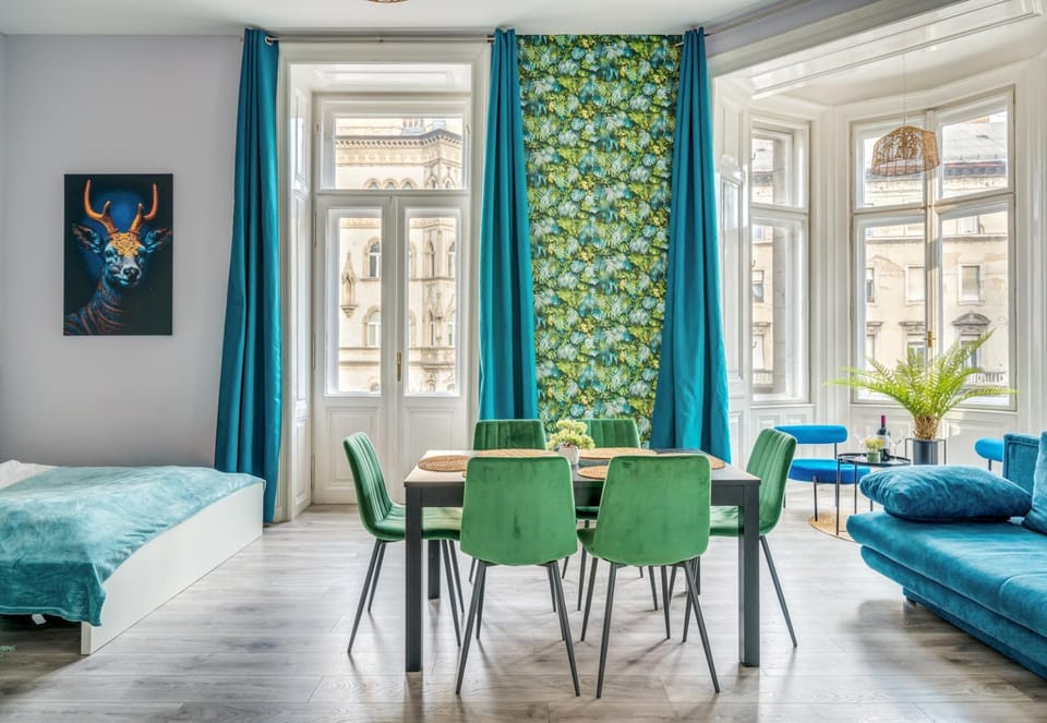 Downtown Delight - Erzsébet BLVD - 13 PPL Apartment in Budapest