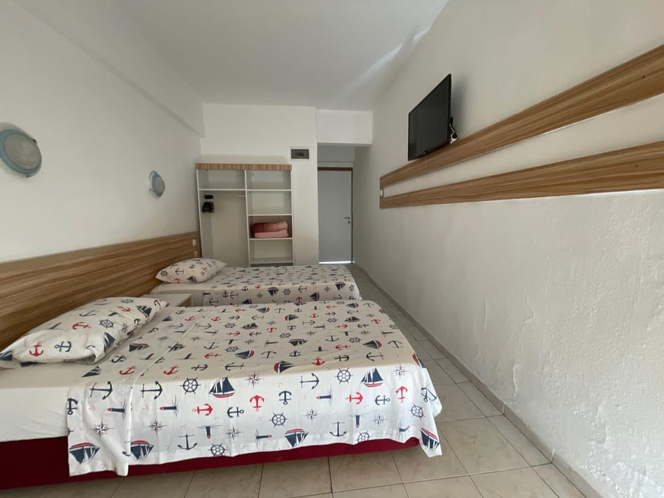 Bed, TV and multimedia, Photo of the whole room, Bedroom, wardrobe