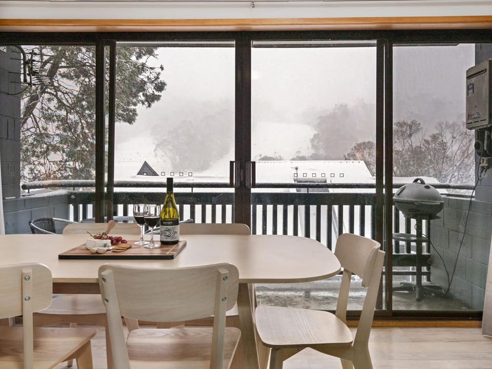 BBQ facilities, Balcony/Terrace, Dining area, Mountain view