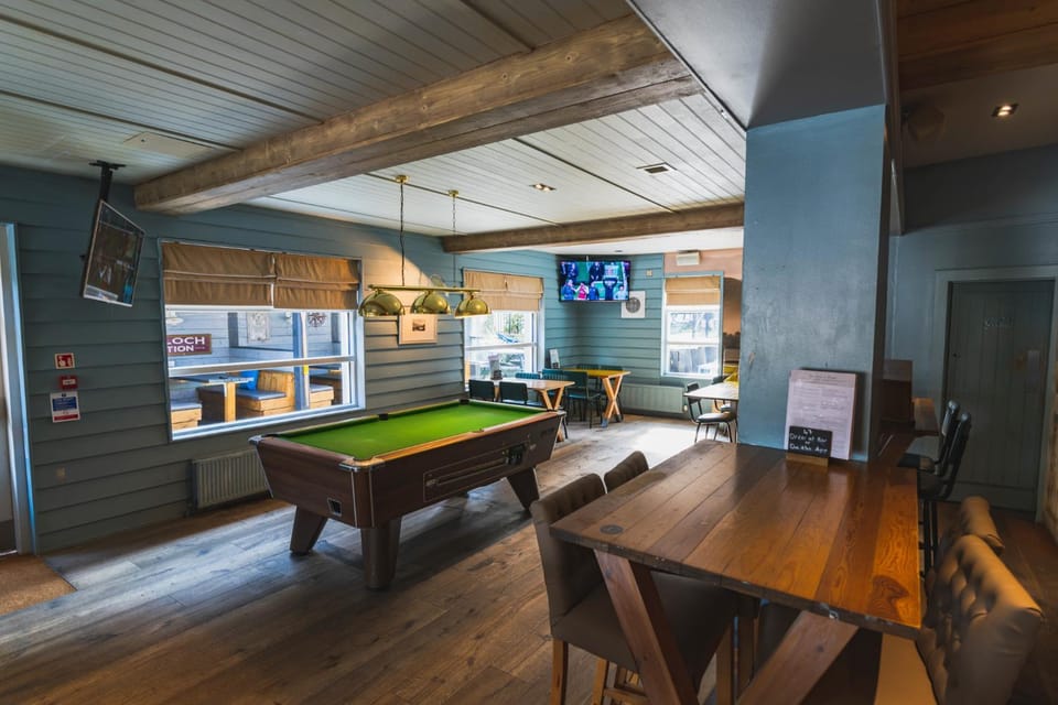 Billiard, Lounge or bar