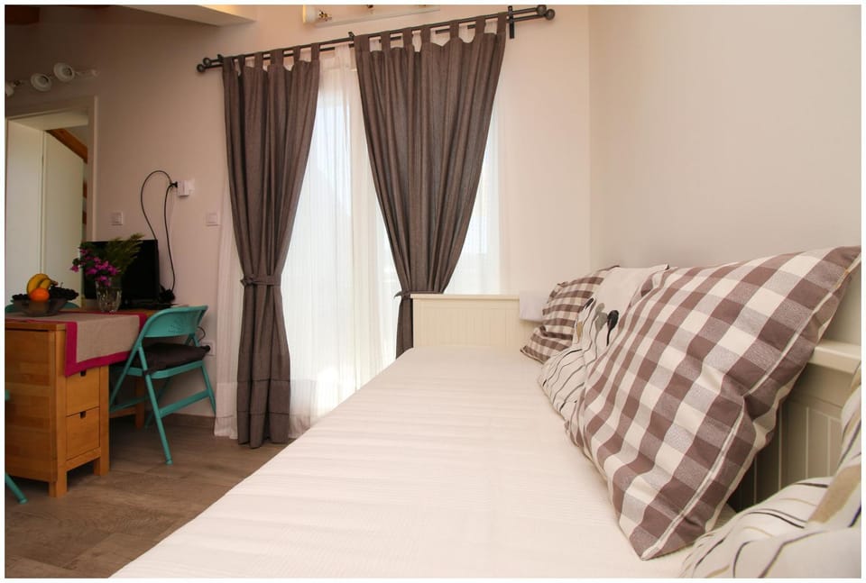 Seating area, Bedroom