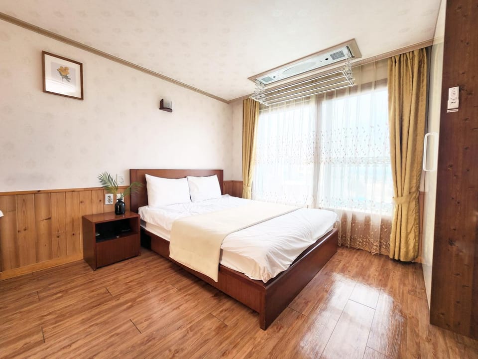 Jungmun Haesung Parktel House in South Korea