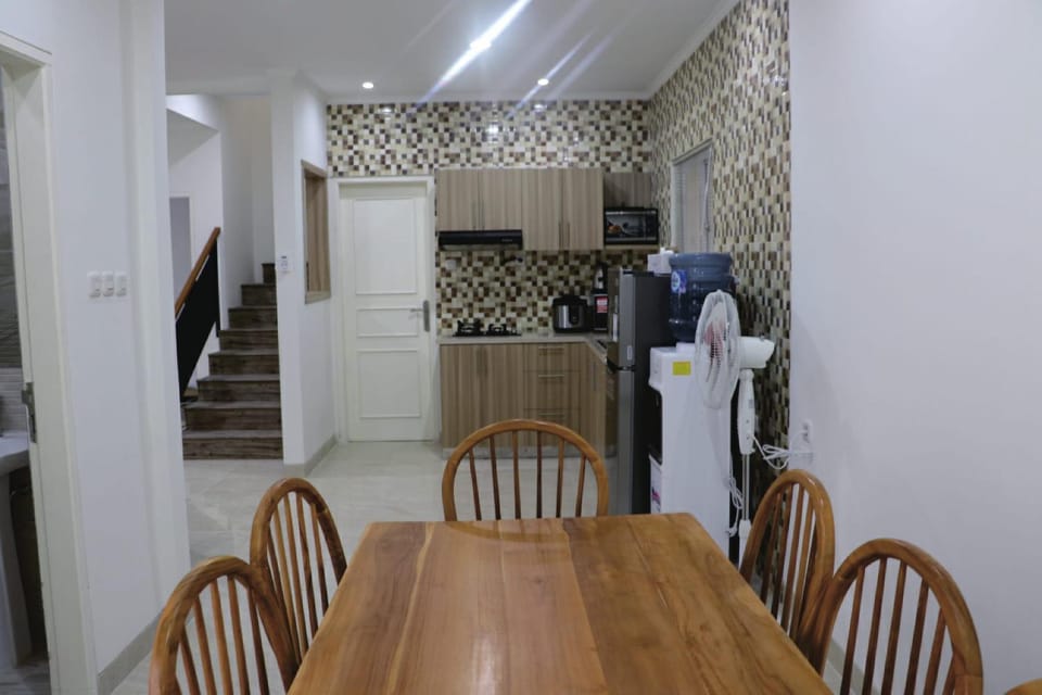 Kitchen or kitchenette, Dining area, minibar, pet friendly, stove