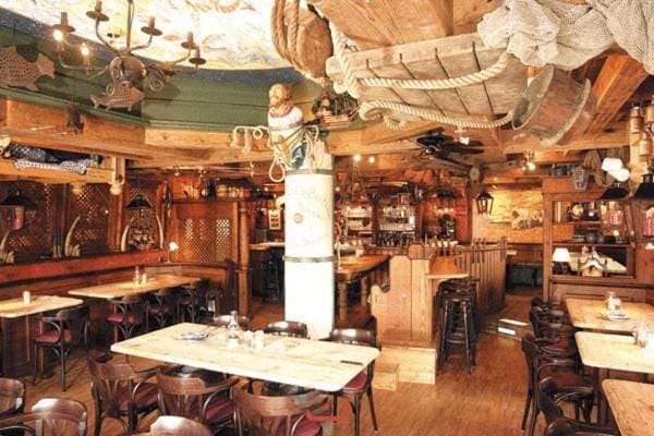 Restaurant/places to eat, Restaurant/places to eat