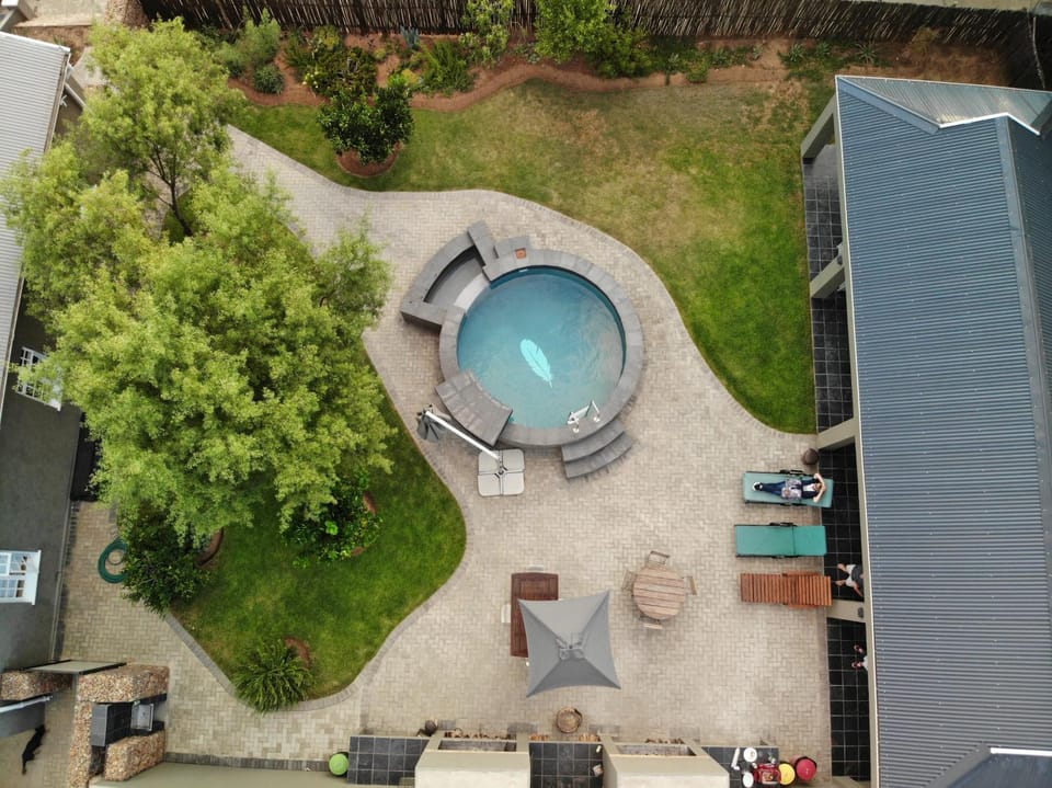 Bird's eye view, Pool view