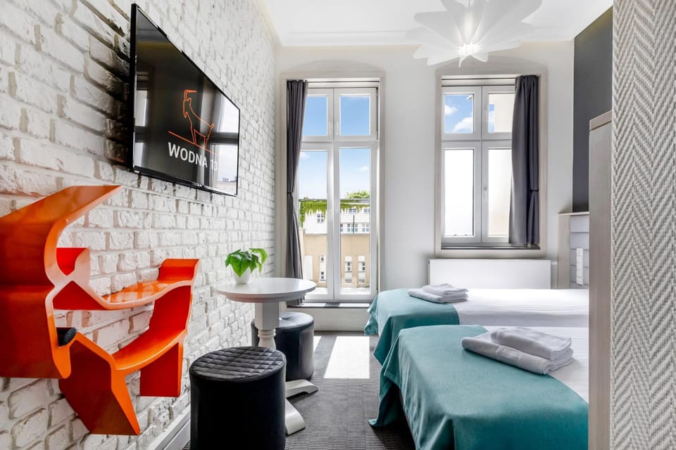 Bed, TV and multimedia, Living room, Photo of the whole room, Seating area, Bedroom, towels