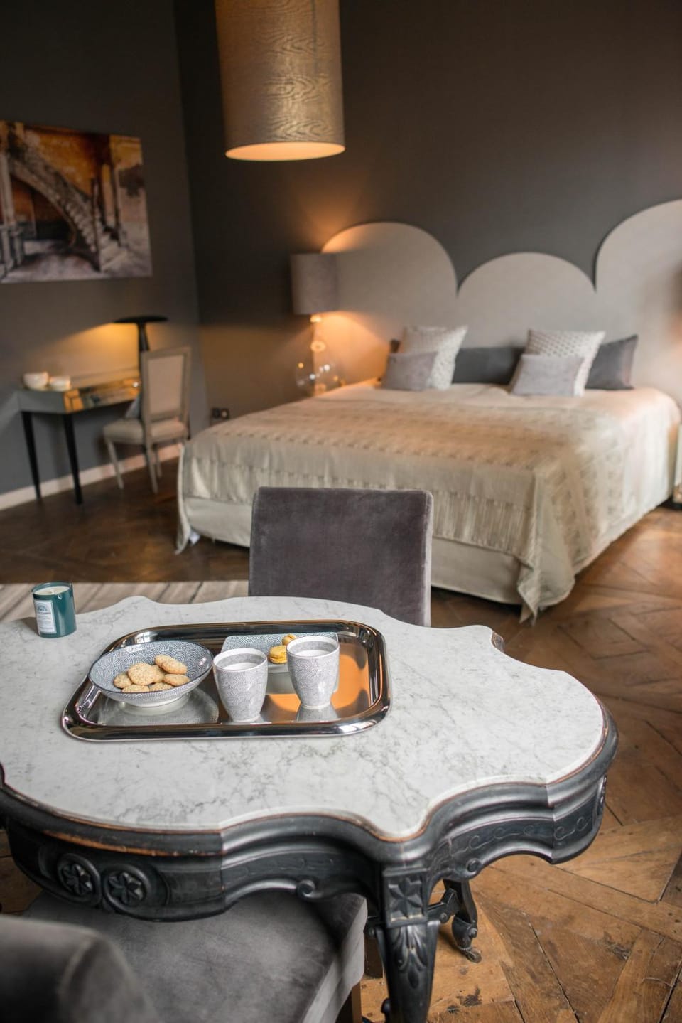 Toilet, Bathroom, TV and multimedia, Balcony/Terrace, Photo of the whole room, Decorative detail, Bedroom, Street view