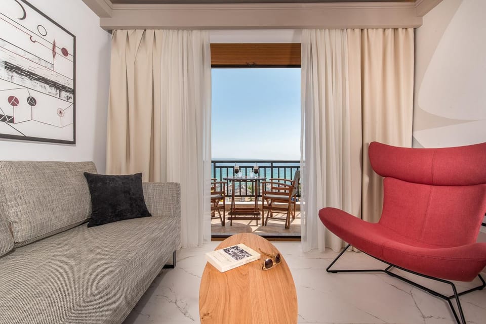 Balcony/Terrace, Living room, Seating area, Sea view