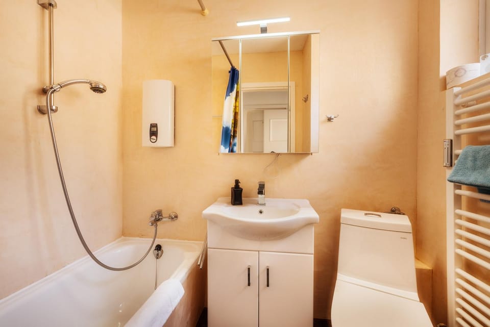 Shower, Toilet, Bathroom, Bath