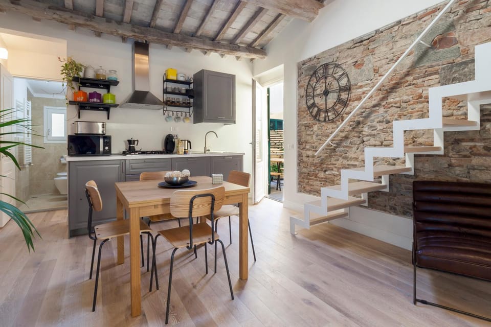 Kitchen or kitchenette, Living room, Seating area, Dining area