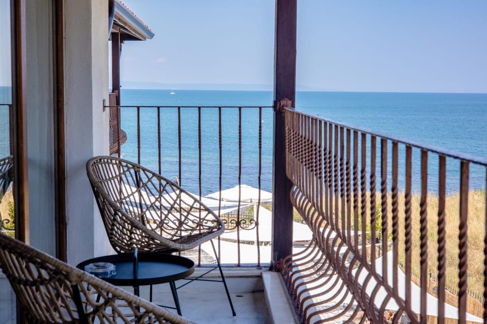 Patio, Natural landscape, View (from property/room), Balcony/Terrace, Balcony/Terrace, Seating area, Beach, Sea view