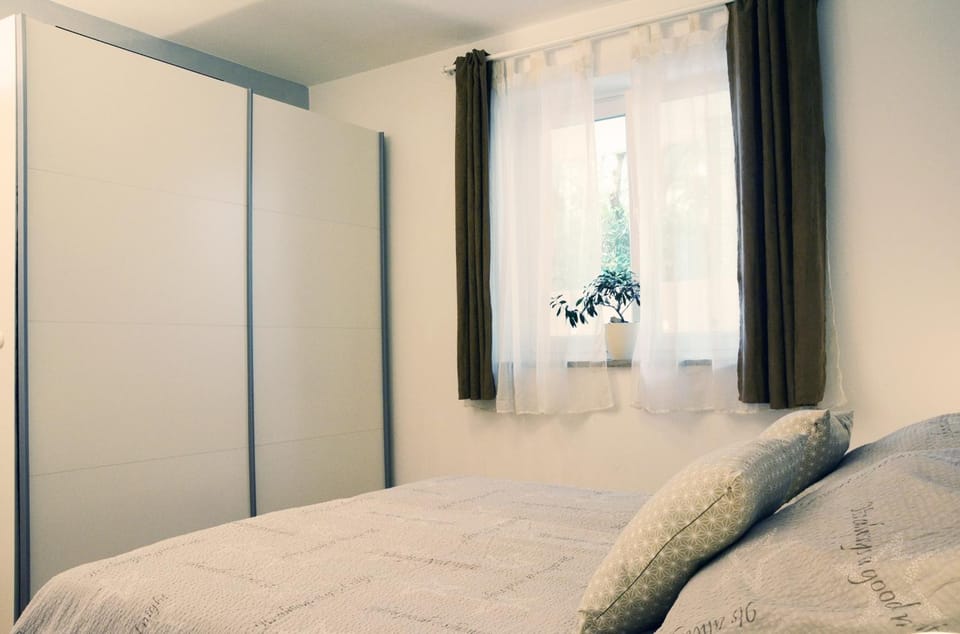 Day, Photo of the whole room, Bedroom