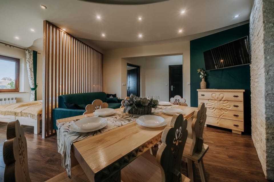 Living room, Photo of the whole room, Seating area, Dining area