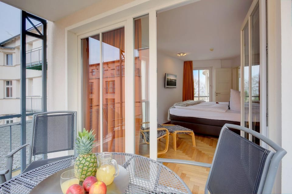 Bed, Balcony/Terrace, Bedroom