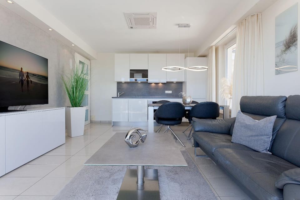 TV and multimedia, Kitchen or kitchenette, Seating area