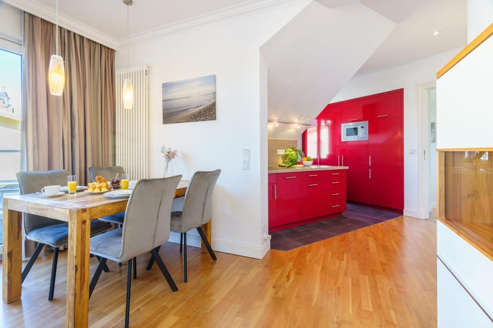 Kitchen or kitchenette, Photo of the whole room, Dining area