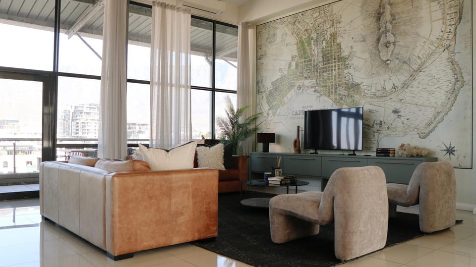 Luxe Penthouse with Private Rooftop Pool, Deck & Panoramic Views Apartment in Cape Town