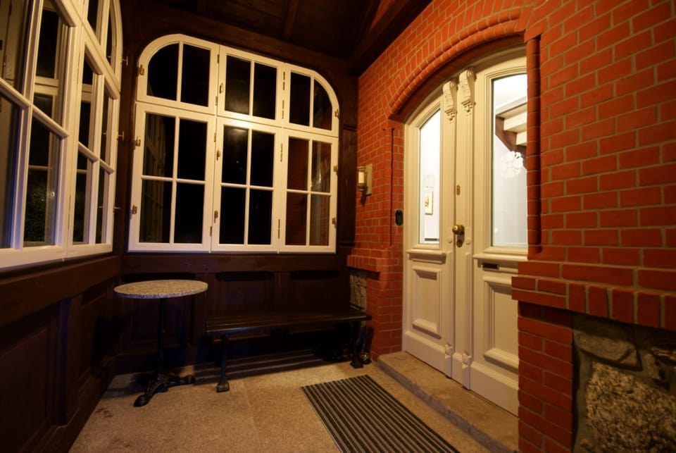 Property building, Internal: Not applicable to any particular room