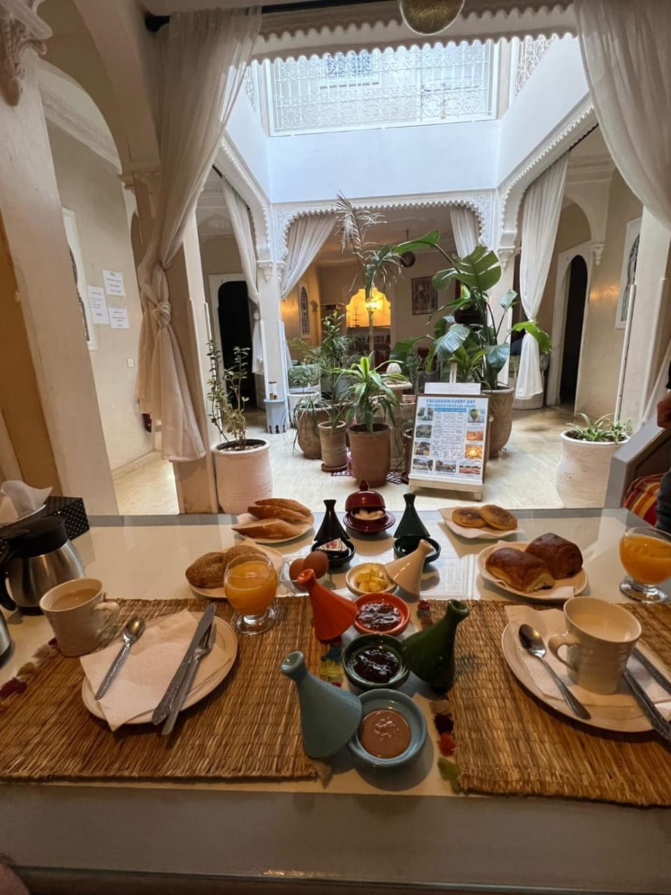 Coffee/tea facilities, Food and drinks, Dining area, Food, Breakfast, Continental breakfast, Lunch, Dinner, Drinks