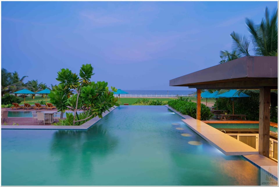 Pool view, Pool view