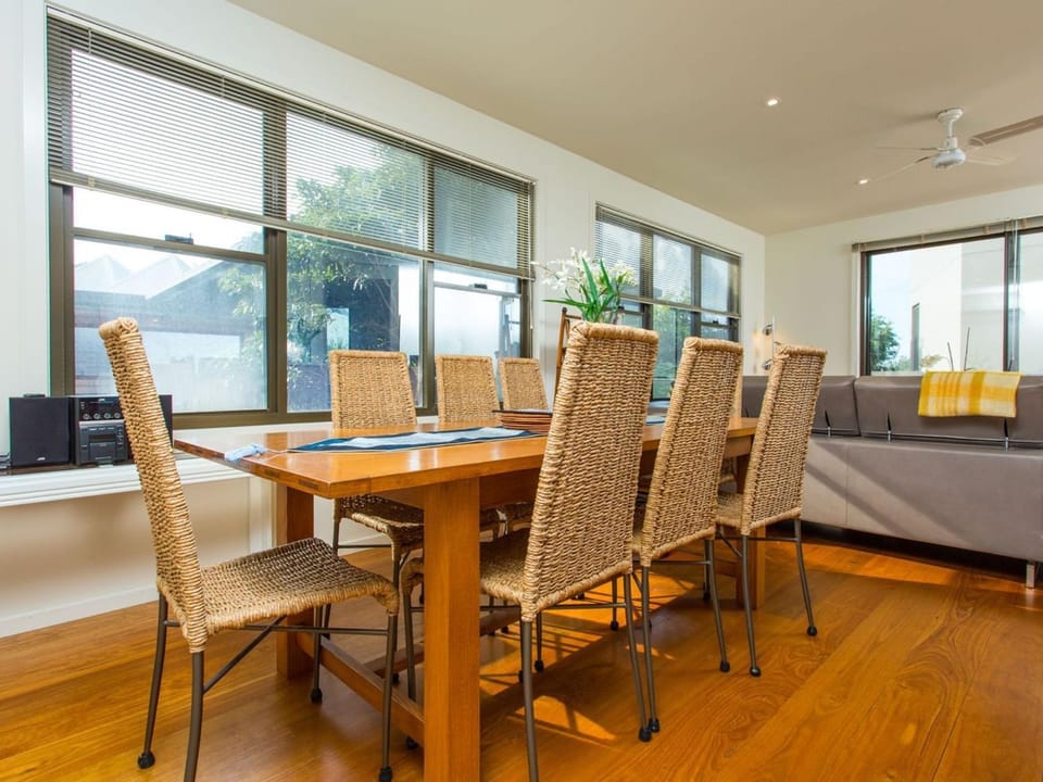 Seating area, Dining area