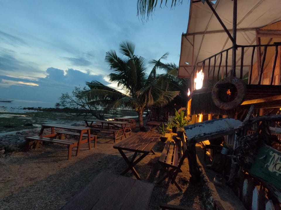 Property building, Restaurant/places to eat