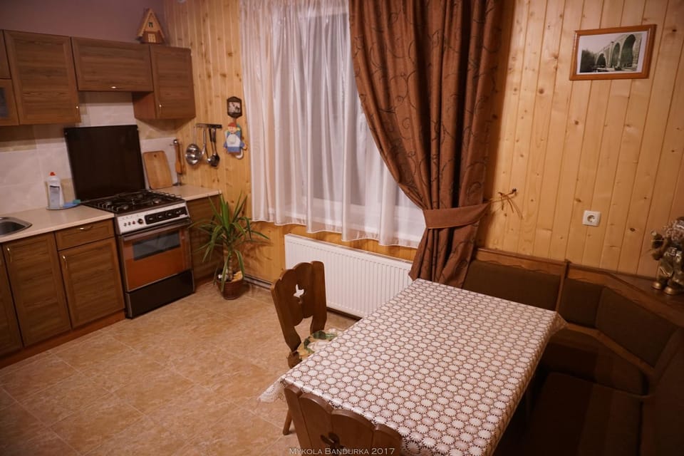 Kitchen or kitchenette, Seating area, Dining area, minibar, pet friendly, stove