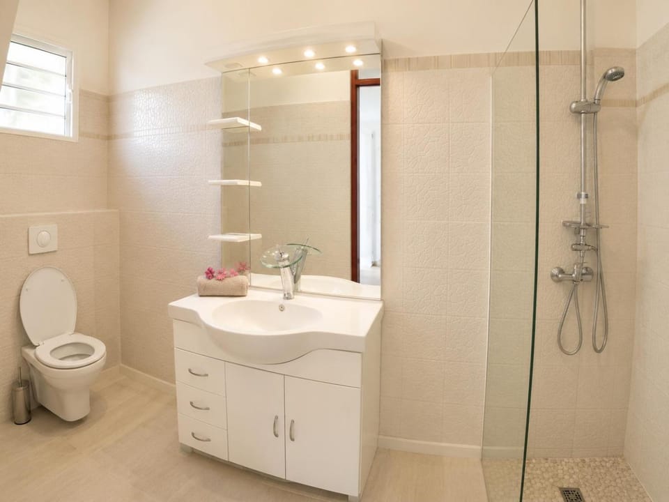 Petit havre de paix - Piscine et plage à pied Apartment in Le Gosier
